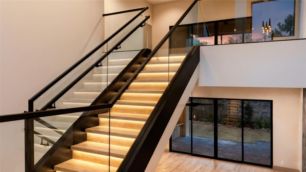 Floating staircase