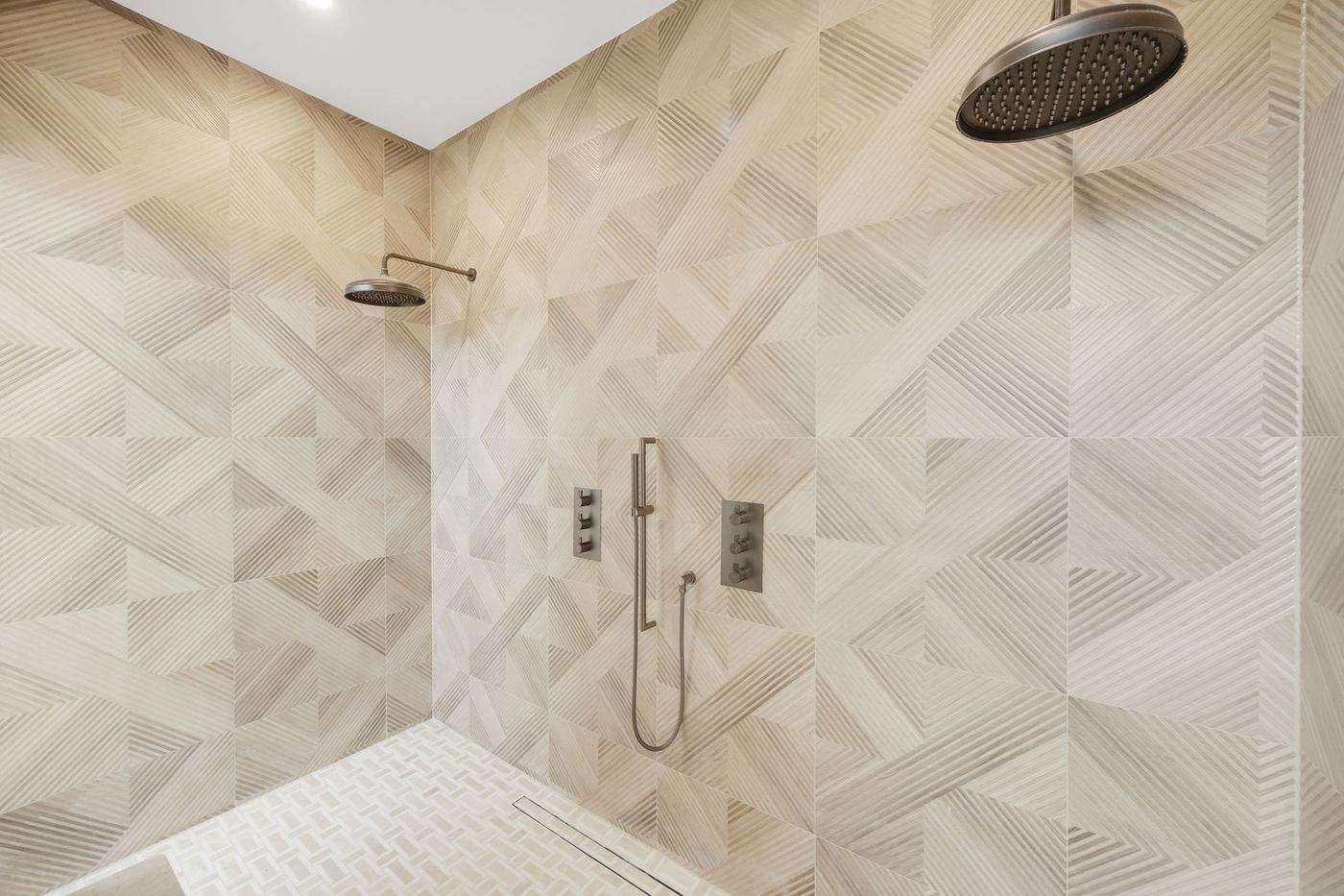 Patterned shower