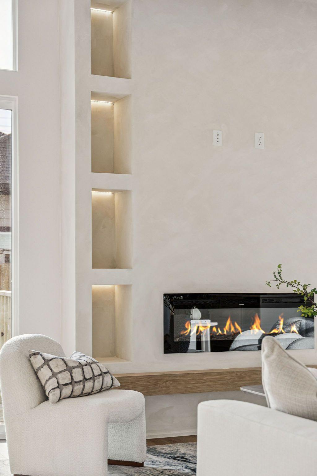 Fireplace & lit niches
